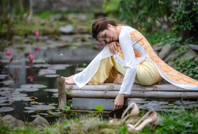 Áo dài vàng bên hồ tuyển chọn [GYUTSC]