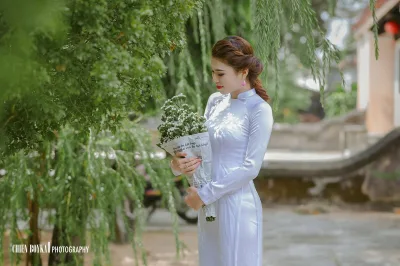 Áo dài trắng trang nhã tinh khôi [IB7ZBQ]