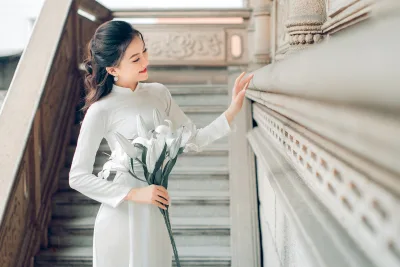Kiêu sa áo dài trắng lễ chùa [UQYAXG]