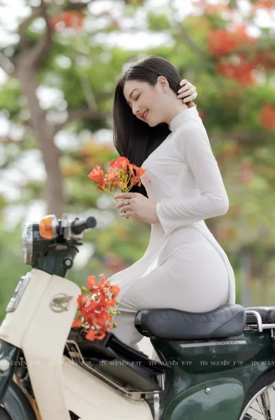 Hot girl áo dài trắng quý phái quỳnh trâm [M2QKTU]