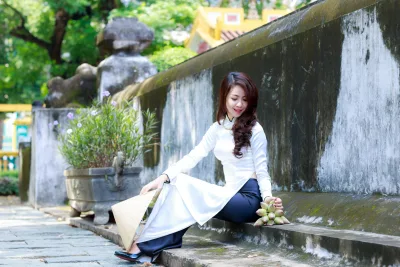 Áo dài trắng cổ điển lễ chùa [RWXA7O]