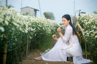 Áo dài trắng kiêu sa hoa [EY0ZFN]