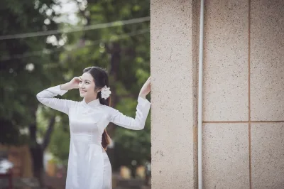 Gái xinh áo dài trắng yêu kiều tinh khôi [DJJ2LC]