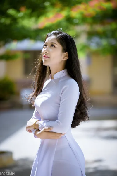 Áo dài trắng e ấp nữ sinh [6ZJK6L]