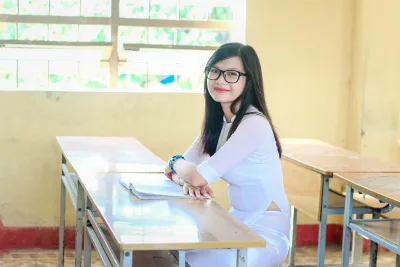 Áo dài trắng mong manh lớp học [PXQR9N]