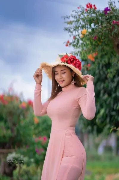 Kiêu sa áo dài hồng [BEC6L1]