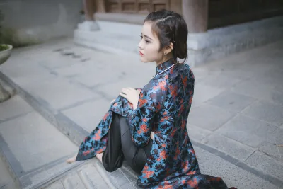 Hút hồn áo dài đen [MTQFV0]