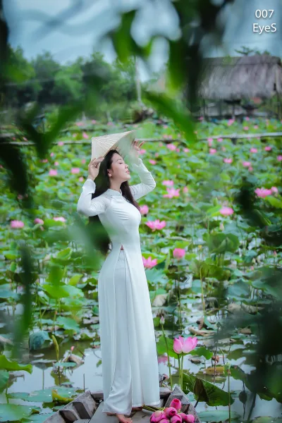 Áo dài trắng sang trọng hoa sen [BA1R86]