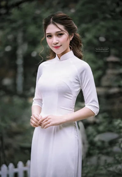 Người đẹp áo dài trắng tinh khôi áo dài trắng [TBUQYH]