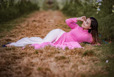 Duyên dáng áo dài hồng nằm [NFPEPV]