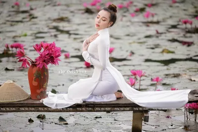 Cổ điển áo dài trắng hoa sen [FPT4HF]