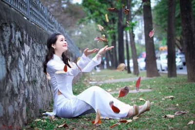 Nữ nhân áo dài trắng nhẹ nhàng [YDUEOM]