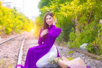 Tinh khôi áo dài tím [PVJWNV]