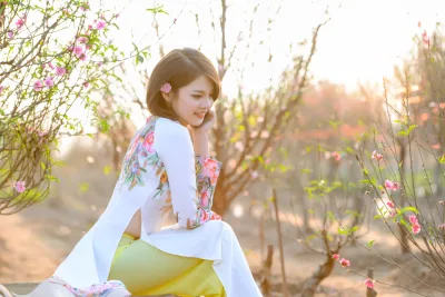 Áo dài trắng hoa đào kiêu sa [9BRCCU]