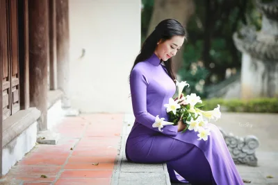 Thiếu nữ áo dài tím dịu dàng hoa [YBNXSZ]