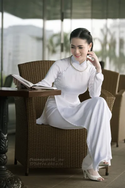 Áo dài trắng ảnh hiện đại [MBQ54K]