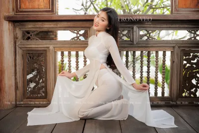 Ảnh nền áo dài trắng nổi bật trong veo studio [THXEIP]