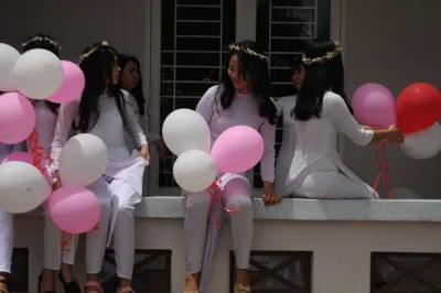Girl xinh áo dài trắng tinh tế kỷ yếu [I4BYBL]