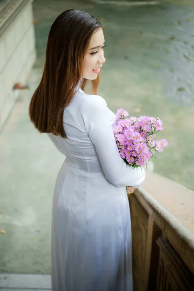 Áo dài trắng hài hòa tinh khôi [ZOZ0UD]