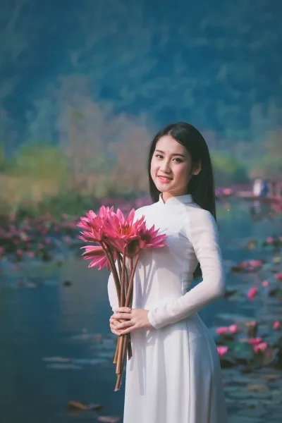 Hút hồn áo dài trắng hoa sen [KZBAPU]