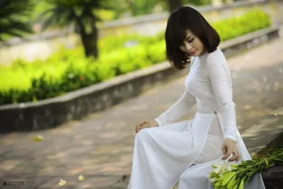Thiếu nữ áo dài trắng thanh nhã [YKFVAW]