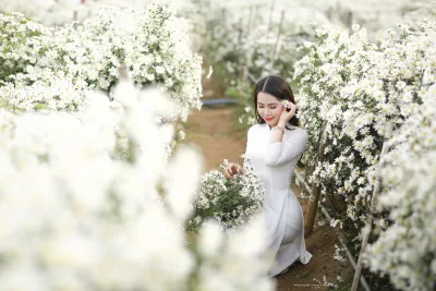 Áo dài trắng người đẹp hoa thanh thoát [IDIBXZ]