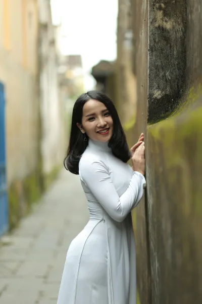 Trang nhã áo dài trắng góc ngang [PWMAWF]
