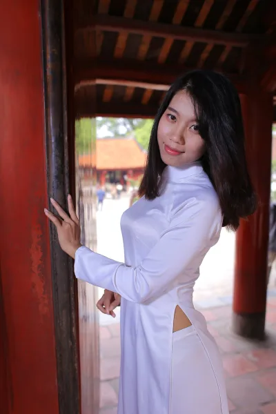 Bộ sưu tập áo dài trắng đậm chất Việt lễ chùa [ZVSZIW]