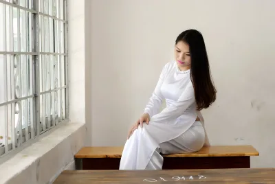 Vẻ đẹp áo dài trắng nền nã [73CQOM]