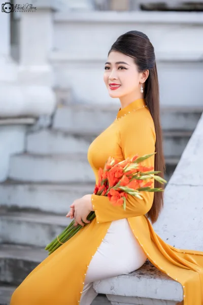Hot girl áo dài trắng duyên dáng áo dài trắng [FRKRIV]