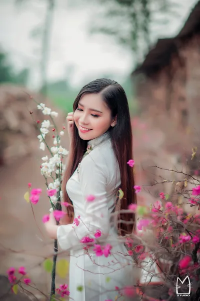 Ảnh nền áo dài trắng tinh khôi hoa đào [LIBHXD]
