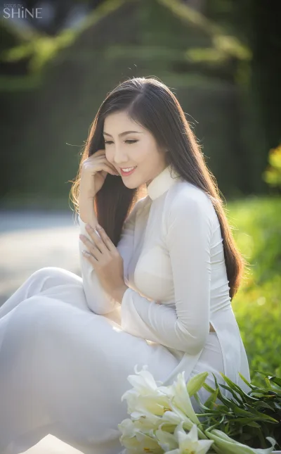 Thiếu nữ áo dài trắng tinh khôi áo dài trắng [JLMNTR]