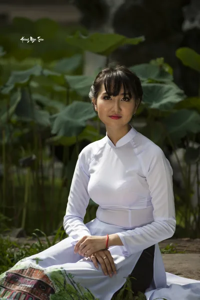 Áo dài trắng cuốn hút bên h? [MRFC1X]