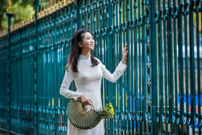 Áo dài trắng hút hồn hoa [GIGBOY]