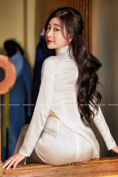 Áo dài trắng trong veo studio e ấp [PQZVS8]