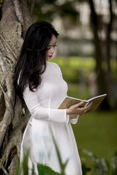 Áo dài trắng thanh nhã sức hút [RCQIVY]