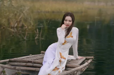 Yêu kiều áo dài trắng bên h? [B5XRJ1]