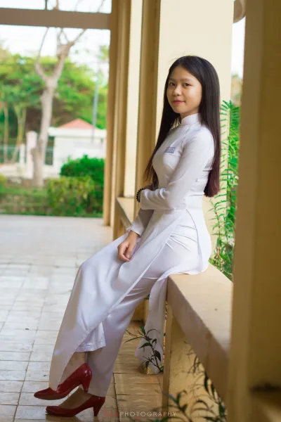 Áo dài trắng nữ sinh mong manh [GATQCU]