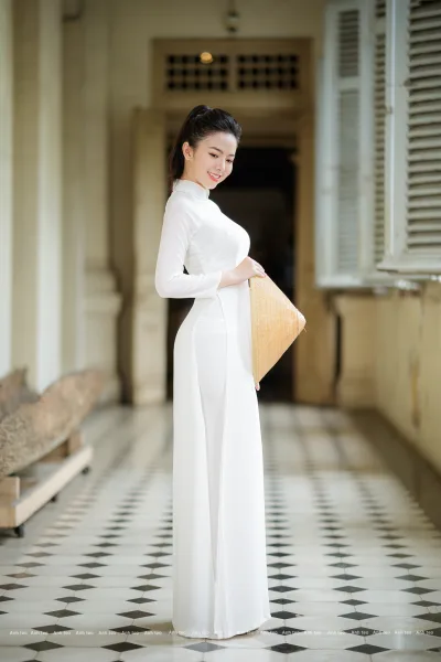 Nhẹ nhàng áo dài trắng nón lá [ZKZIW5]