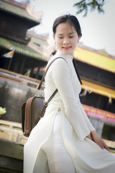 Dịu dàng áo dài trắng cặp táp [SEGCNA]