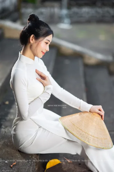 Cuốn hút áo dài trắng nón lá [UCKQWY]
