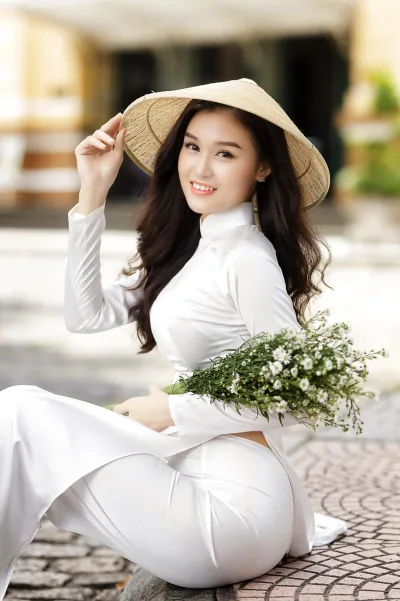 Áo dài trắng hoa đậm chất Việt [UU8JXE]