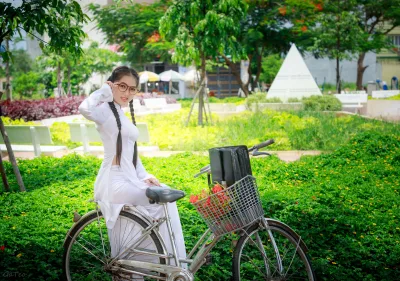 Áo dài trắng ảnh nền xe đạp truyền thống [9YGLWQ]