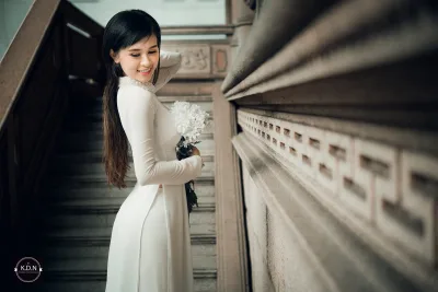 Thanh thoát áo dài trắng lễ chùa [C1IC5V]