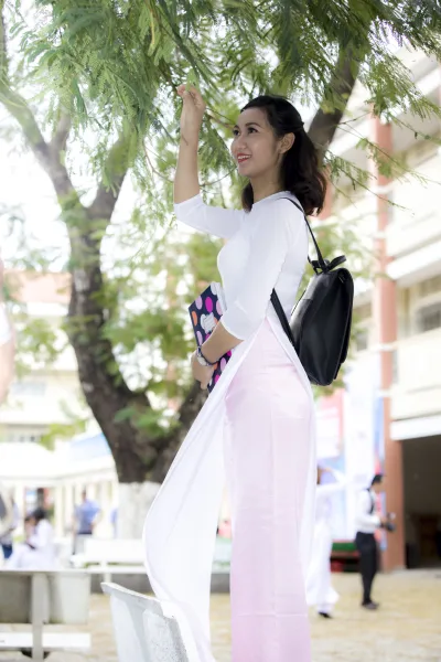 Girl xinh áo dài trắng hút hồn sân trường [CETRDJ]