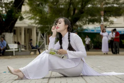 Áo dài trắng thanh nhã sân trường [DIOUI8]