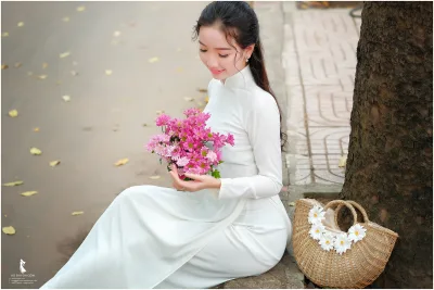 Rửa mắt với ảnh áo dài trắng ấn tượng hoa [CSULDJ]