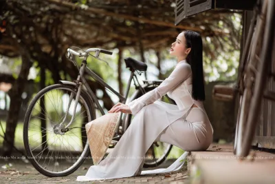 Khoảnh khắc áo dài trắng tinh tế xe đạp [JKMAXL]
