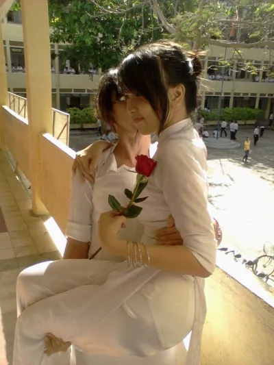 Áo dài trắng girl xinh bồng bế yêu kiều [KW5RRD]