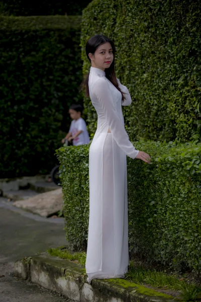 Áo dài trắng sức hút trang nhã [LZLMIZ]